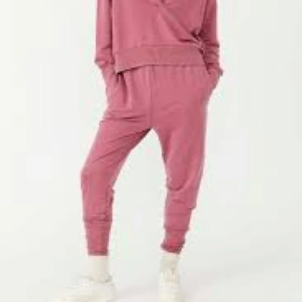 Free People Dusty Rose V-Neck Pullover & High waisted joggers. Small
